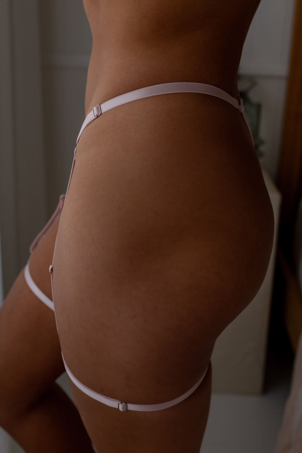 Kali Thong &amp; Garter Pink