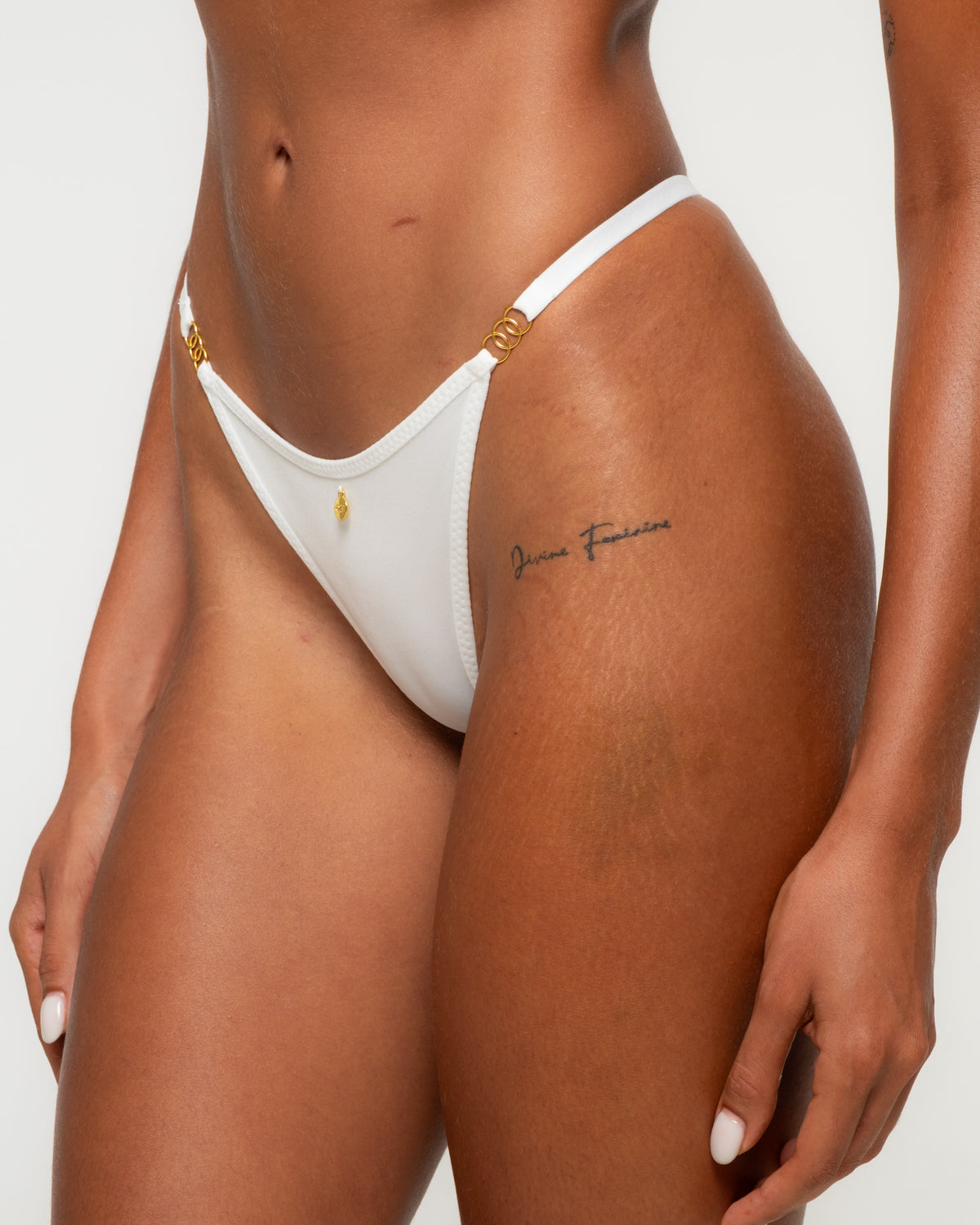 Daisy Thong - White